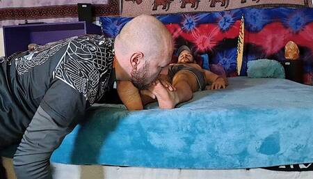 Hot barefoot beadred guy Malek