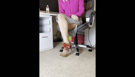 Flirty Amateur Wife in Pantyhose and High Heels