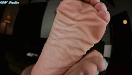 Get close to Wrinkles, worship those soles - MP4