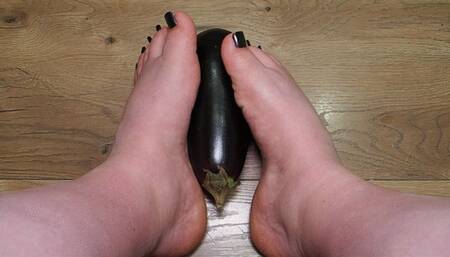 #1 BBW plays with eggplant with her feet