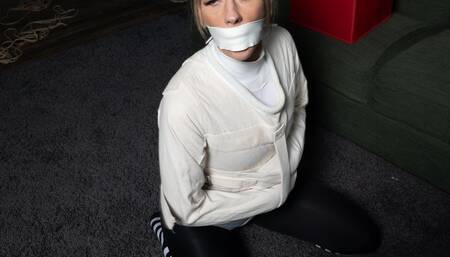 3319 Layla in The Magic words of the Straitjacket