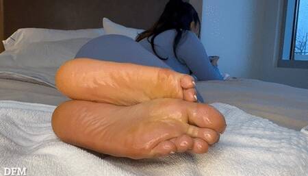 i see you starring at my soles starring MsPrettyFeet