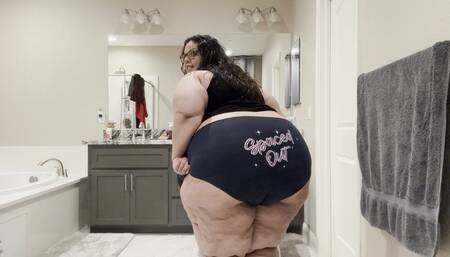 Two Temptations: Plump Paradise Fashion Fiesta (SD-WMV)