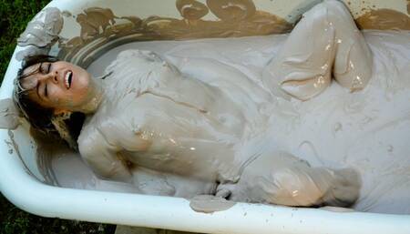 Annabelle, Up Close in the Mud Tub