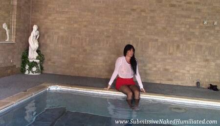 Ravens Big Tits Are There For Everyone To See During Poolside Shoot!