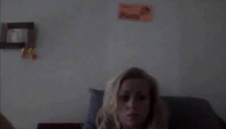 RAT Cam – American girl Goldilocks masturbates hard