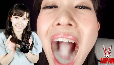 Yui's Tease - A Selfie Seduction