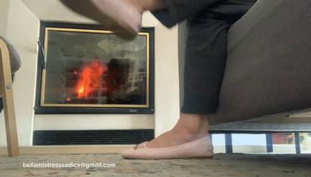 Shoepaly, dangling in flats