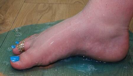 #3 Blue gel on bbw's feet (No talking)
