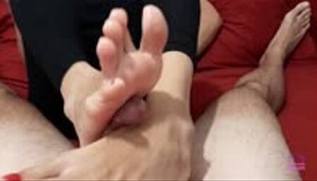 Inna Wonders - Big feet (42 EU) with red toenails make great footjob!
