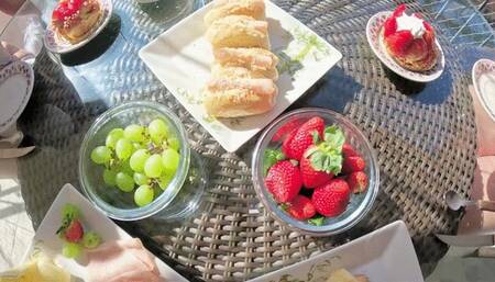 Barbies suck after breackfast Japanese girl and brazilian girl