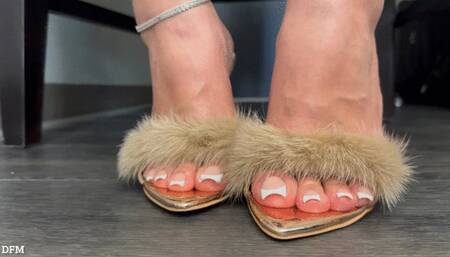 Furry Heel Tease Starring Jaquilegs