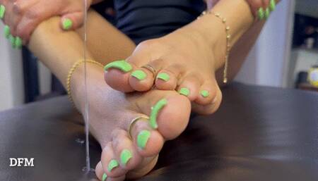 oiled up green toes Starring Jezebel Juice