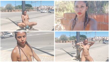 In public cute naughty girl naked in the city, I like to walk without clothes on the street