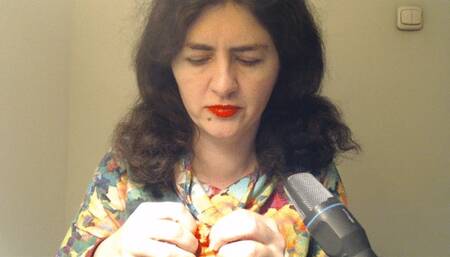 Eating icecream like blow job