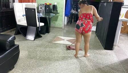 While I'm Cleaning My Stepfather Arrives and Wants to Fuck My Pussy to Get Rid of His Tiredness Before My Stepmother Arrives
