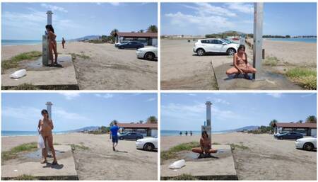 Showering in public, in the bathroom in front of the beach, while I masturbate with the dildo, many men pass by and see me masturbating, how horny I am