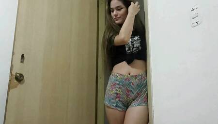 My Stepsister Gives Me a Delicious Blowjob Until Making Me Cum in Her Mouth