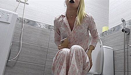 MY Quick trip to the bathroom! MP4