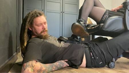 Facebusting in DrMartens boots