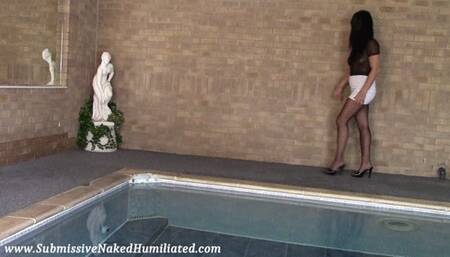 Ravens Stunning Beauty Captured As She Poses In The Pool!!