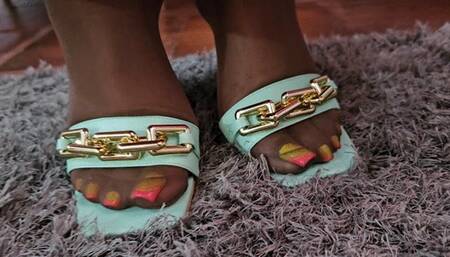 Balbina Glamorous Pantyhose modeling on high heels