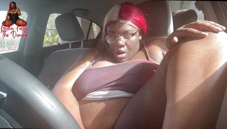 Ebony BBW Loves to Play with Her Pussy in Her Car