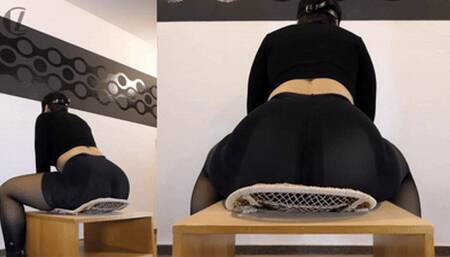 Lidia Small Bench Buttcrush