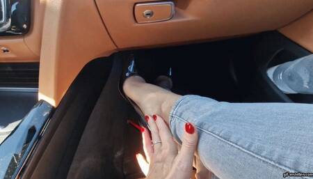 smelly sweaty nylon feet on the way home HD mp4 1920x1080
