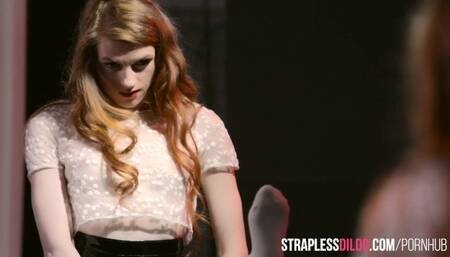 Cover-girl Maria Pie and Rossy Bush - foot fetish clip - Straplez