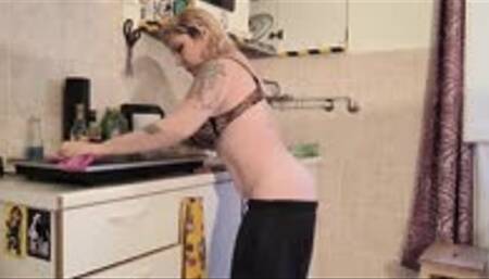 Step-Mommy's Buttcrack sagging pants