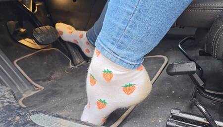 Hard Revving BMW 118i Dirty Socks