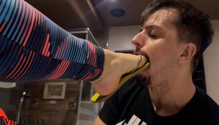 Evil Lohan: Slave pig cleans dirty flip flop (720)