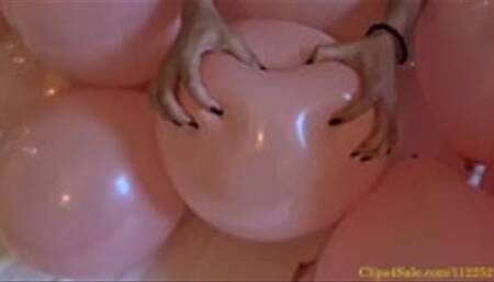 Safira Apply Her Fingernails Into a Balloon Cluster - Little Clean Up