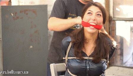 Lola Pearl: a professional photographer tied and gagged after taking a picture she should have not