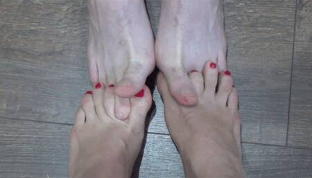 footsie and toe locking 2MFn