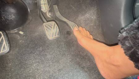 Barefoot hard revving with exhaust ( custom 78)