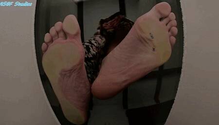 Wrinkles with no clue of you on the floor, oh but what is that a bug! - MOV