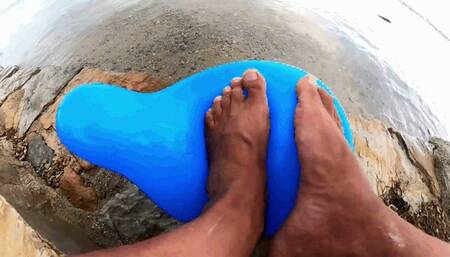 FETICHISTA DE PIES Y BALONES