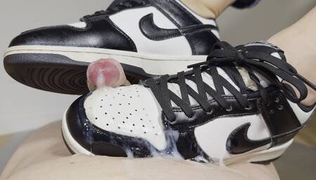 Shoejob with Nike Dunk Panda, cum all over them!
