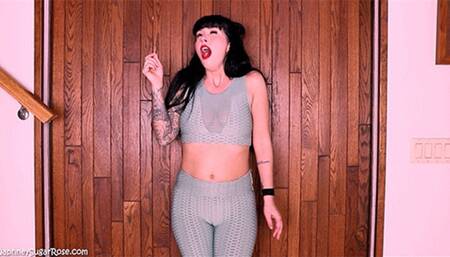 Speed Sneezing Challenge with Daphney Rose - MOV 1920x1080p