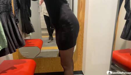 Brunette in black stockings gets to dick sucking