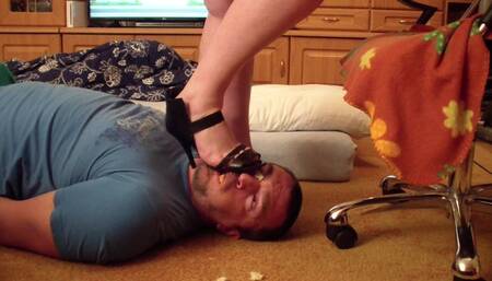 Slave play with high heeled sandals and bare foot