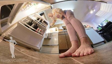 Harleen Tinys Mistaken for Bugs - VR360