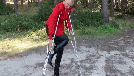 Sprain in a scary forest MP4 (1920*1080) HD