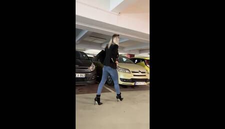 NINA HEELS WALKING WITH HIGH HEELS