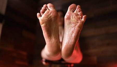 Wanna See Jasmin Jai’s Oily Soles?!