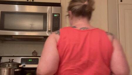Milf cooks sausage with buttcrack out