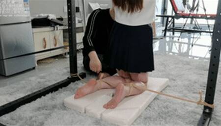 xy33-Chinese girl in JK skirt is bound by metal bracket and vibrator orgasms