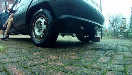 Pedal Pumping Revving Cranking black sandal